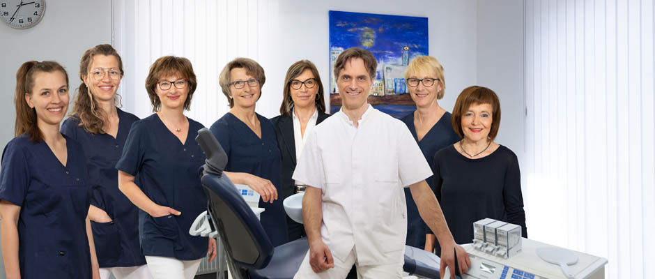 Die Zahntechniker/innen der Zahnarztpraxis